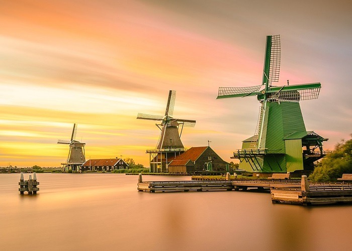 BRUSSELS – ZAANSE SCHANS – AMSTERDAM   (ĂN 3 BỮA)